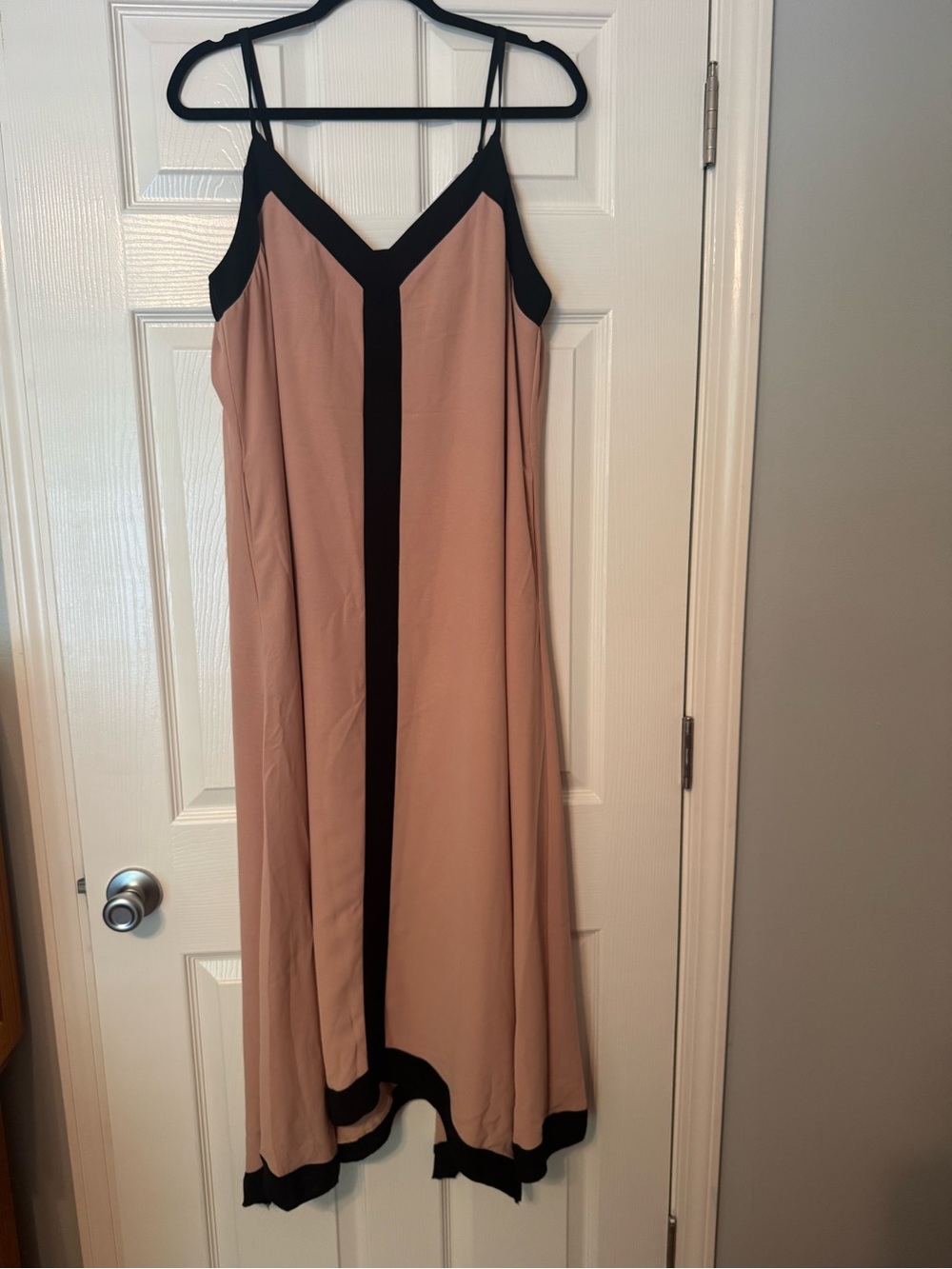 Sleeveless V-Neck Contrast Trim Women's Dress - Blush/Black